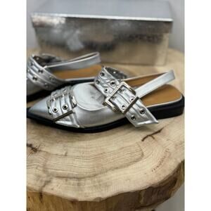 NWT Women’s Silver Metallic Buckle Strap Flats, Size 7